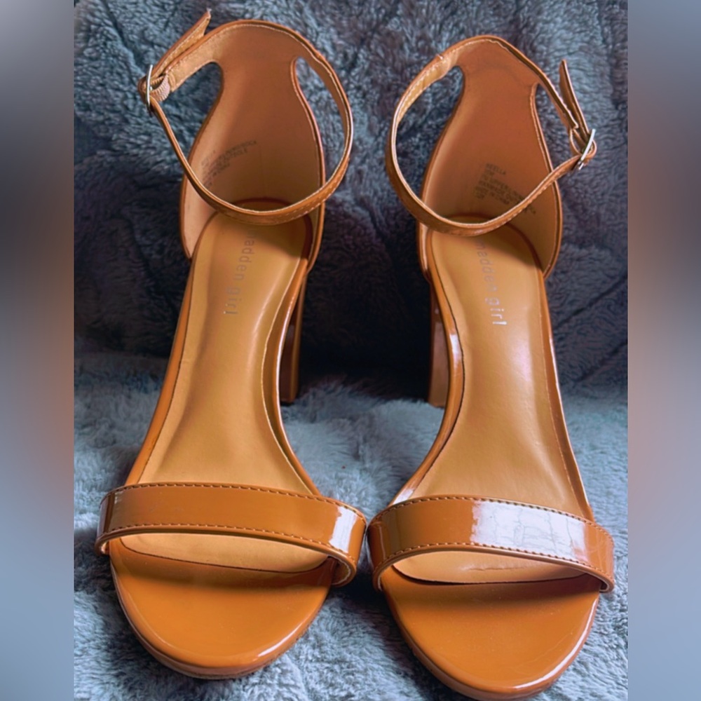 Madden Girl size 10 tan heel strap sandals